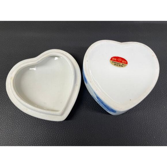 Collection of Blue and White Lidded Dishes Keepsake Boxes - Picture 4 of 12